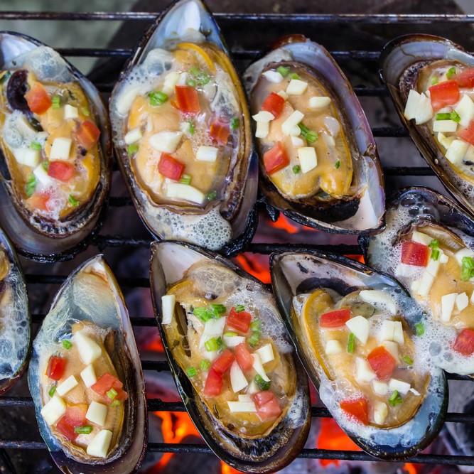 mussels on the grill
