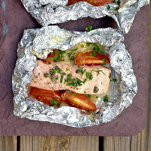 grilling salmon in foil